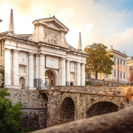 Апартаменты Blue Chic Centrobergamo